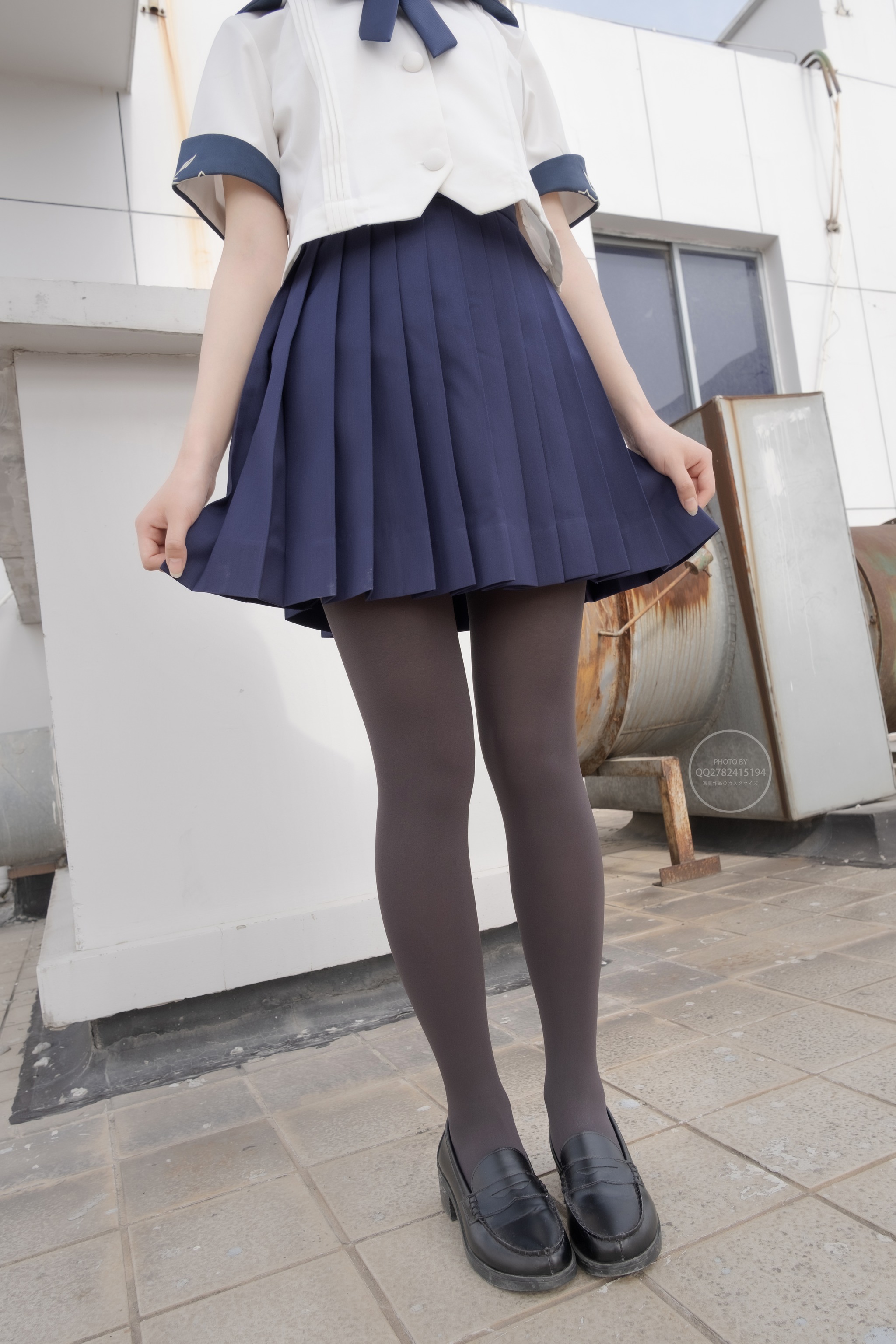 森萝财团 - NO.039 写真 有料 小香 天台上的JK灰丝美少女 [90P]-XikXak